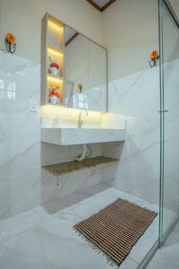 Ένα μπάνιο στο Carcará Vacation Homes +94 φωτογραφίες