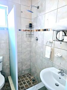 Koupelna v ubytování Evernice Guest House