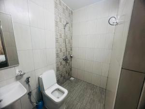 Koupelna v ubytování Stunning 2 bedroom Luxury apartment in Diamniadio