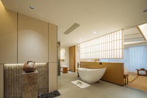 Ένα μπάνιο στο Huazhu Luxury Niushou Yinlan Homestay