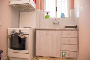 Η κουζίνα ή μικρή κουζίνα στο Lilia Apartments +101 φωτογραφίες
