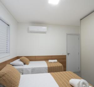 Postel nebo postele na pokoji v ubytování Central Novo 2 Qtos com ar, academia e lava e seca + 23 fotografií