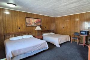 Postel nebo postele na pokoji v ubytování Hotel O Sycamore - Havana IL