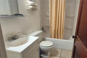 Koupelna v ubytování Hotel O Sycamore - Havana IL