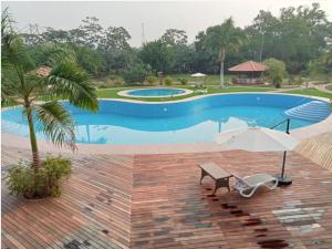 Bazén v ubytování Tantiri River Resort nebo v jeho okolí