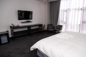 Μια τηλεόραση ή/και κέντρο ψυχαγωγίας στο Waterfront Guest House