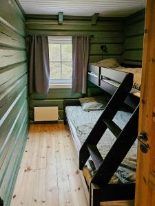 Postel nebo postele na pokoji v ubytování Family Cabin With Views Towards Solentoppene