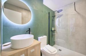 Koupelna v ubytování Beach & City Villa With AC, By TimeCooler