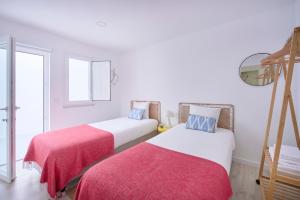 Postel nebo postele na pokoji v ubytování Beach & City Villa With AC, By TimeCooler + 73 fotografií