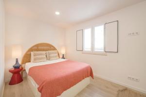 Postel nebo postele na pokoji v ubytování Beach & City Villa With AC, By TimeCooler