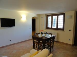 a living room with a table and a couch at Alle Porte di Assisi in Assisi