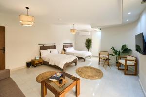 Un televizor și/sau centru de divertisment la New Cairo Hotel Suites