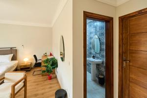 Koupelna v ubytování Jira Inn Hotel - چيران + 148 fotografií