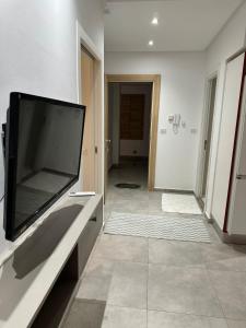 Μια τηλεόραση ή/και κέντρο ψυχαγωγίας στο Queen marsa +2 φωτογραφίες