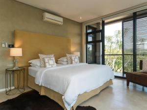 Postel nebo postele na pokoji v ubytování Luxury Villa Aloe Ridge - Eden Rock Luxury Estate, Pennington + 18 fotografií