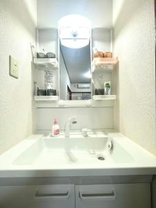 Koupelna v ubytování i Home Osaka ZEN NEST 地铁无需换成8分钟直达难波 心斋桥