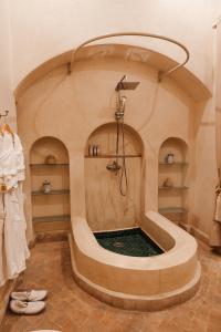 Phòng tắm tại Riad privilège and spa Kasbah
