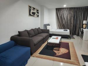 Χώρος καθιστικού στο Tarragon Family Suite Apartment +115 φωτογραφίες