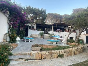 Bazén v ubytování Villa con discesa privata a mare nebo v jeho okolí