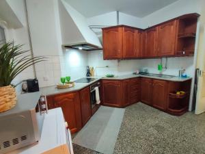 Kuchyň nebo kuchyňský kout v ubytování Lovely apartment in city center