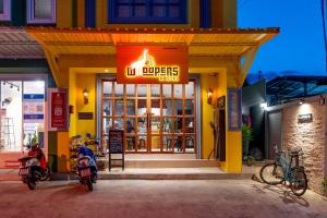 Jízda na kole v ubytování Whoopers Hostel Chiang Mai - Harry Potter Themed nebo okolí