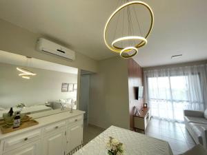 a bathroom with a sink and a large mirror at TULUM Bertioga - belo apartamento com vista para o mar in Bertioga
