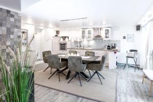 Kuchyň nebo kuchyňský kout v ubytování De Gode Stuuv - mit Sauna