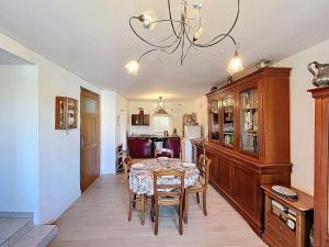 a dining room with a table and a kitchen at Le poli - 6 pers - Centre - vue sur la cathédrale in Narbonne