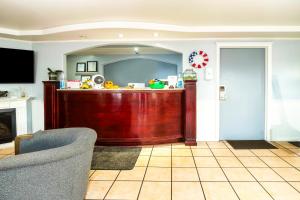 TV a/nebo společenská místnost v ubytování Hotel O Haven Inn Huntsville AL US 72 + 26 fotografií