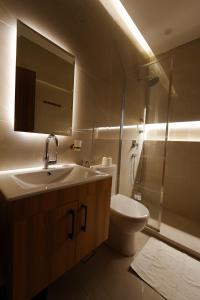 Ένα μπάνιο στο KASTELLO hotel +47 φωτογραφίες