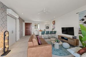 TV a/nebo společenská místnost v ubytování Caribbean Lounge - Aquamarine 4