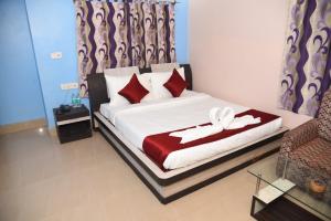 Ένα ή περισσότερα κρεβάτια σε δωμάτιο στο Meghbari Beach Hotel Mandarmani