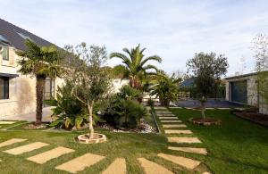 Zahrada ubytování Grande Longère Haut de gamme 218m2, 12 pers billard salon 70 m2