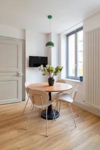 Μια τηλεόραση ή/και κέντρο ψυχαγωγίας στο Chez Edith - Neuf - Haut de Gamme - Tram - Proche centre-ville - Tout confort