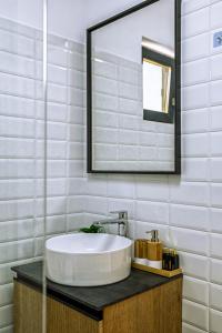 a bathroom with a sink and a mirror at Poienărei Forest Heaven in Poenărie