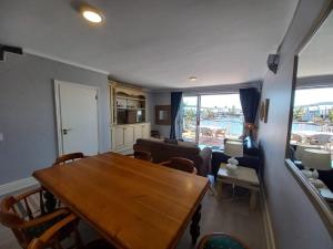 Η κουζίνα ή μικρή κουζίνα στο WATERFRONT 2 QUAY WEST +22 φωτογραφίες