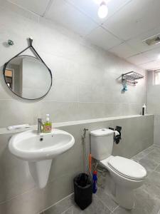 Koupelna v ubytování Nhà 4Brs 5wc Bùi Viện Quận 1