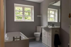 Koupelna v ubytování Spacious 3 bedroom country house + 21 fotografií