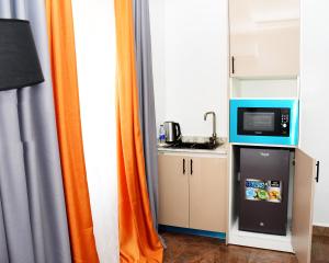 Kuchyň nebo kuchyňský kout v ubytování Chic City 1Bedroom 24hrs Power walk to Aso Rock H-Medix