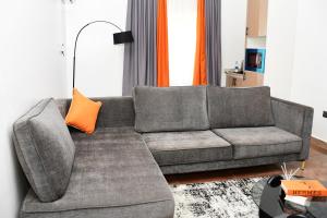 Posezení v ubytování Chic City 1Bedroom 24hrs Power walk to Aso Rock H-Medix