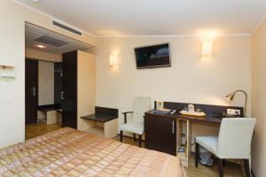 TV a/nebo společenská místnost v ubytování Hotel Rocca al Mare