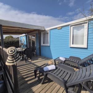 Μπαλκόνι ή βεράντα στο L'Azura Mobil Home à 150m de la Plage Parc Aquatique Camping 5 étoiles +20 φωτογραφίες