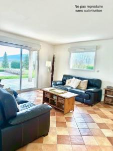 Galeriebild der Unterkunft Grande maison avec piscine et vue dégagée Ain-Jura in Germagnat