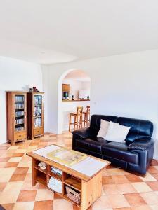 Galeriebild der Unterkunft Grande maison avec piscine et vue dégagée Ain-Jura in Germagnat + 8 Fotos