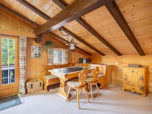 Φωτογραφία από το άλμπουμ του Peaceful Alpine Home with a View & Hot Tub σε Axalp +25 φωτογραφίες