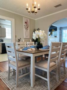 Φωτογραφία από το άλμπουμ του Charming 3BR Minutes to Moody AFB, Downtown & VSU σε Valdosta