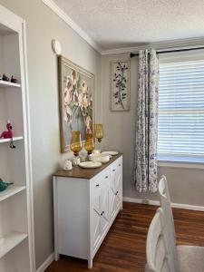 Зображення з фотогалереї помешкання Charming 3BR Minutes to Moody AFB, Downtown & VSU у місті Валдоста