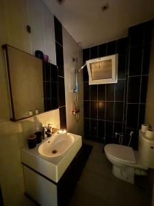 Ένα μπάνιο στο Appartement s1 vue mer à la marsa