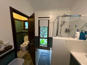 Koupelna v ubytování Riflebird Lodge