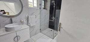 Φωτογραφία από το άλμπουμ του Richview Weekly Stay Luxury Apartment in Aberdeen Freetown στη Φρίταουν